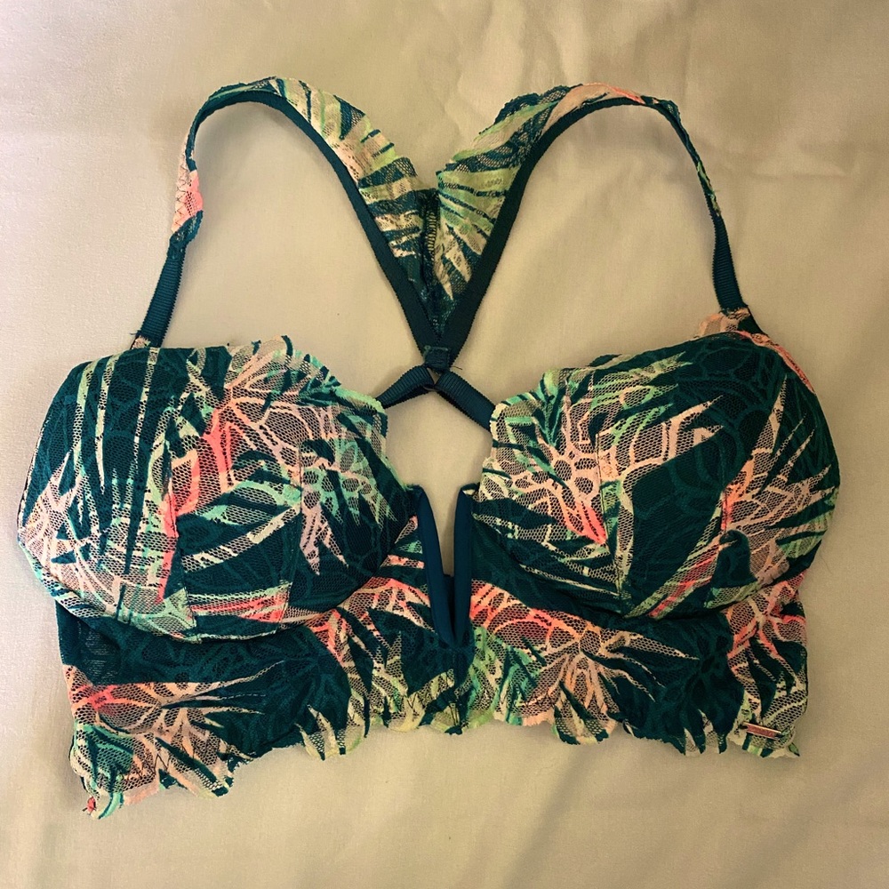 Never worn VS Pink deep-v bralette!!